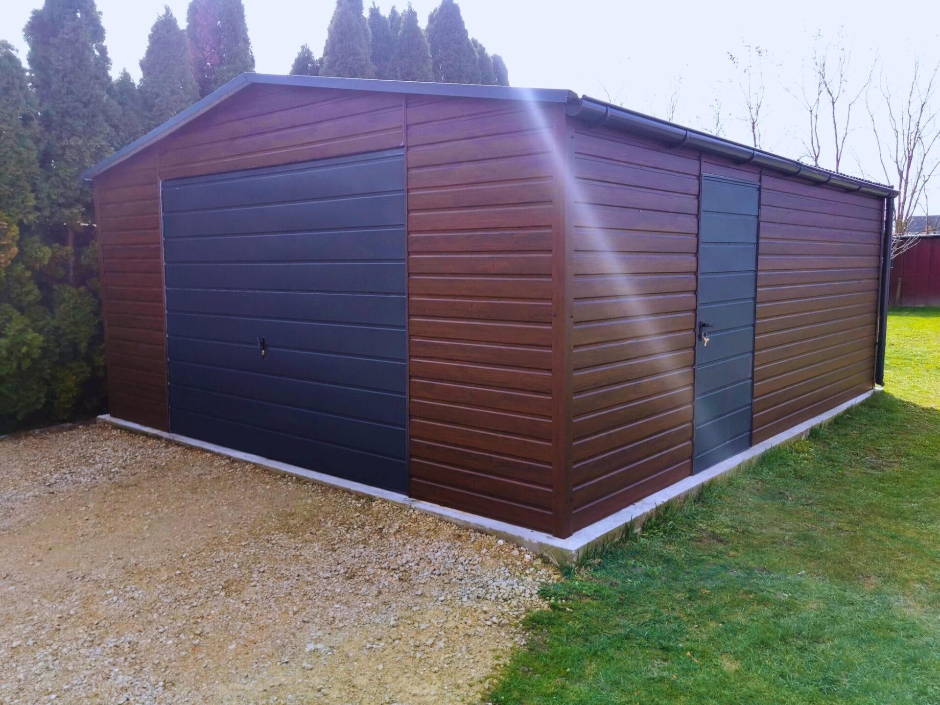 GARAŻ BLASZANY 5X5 DREWNOPODOBNY DWUSPADOWY