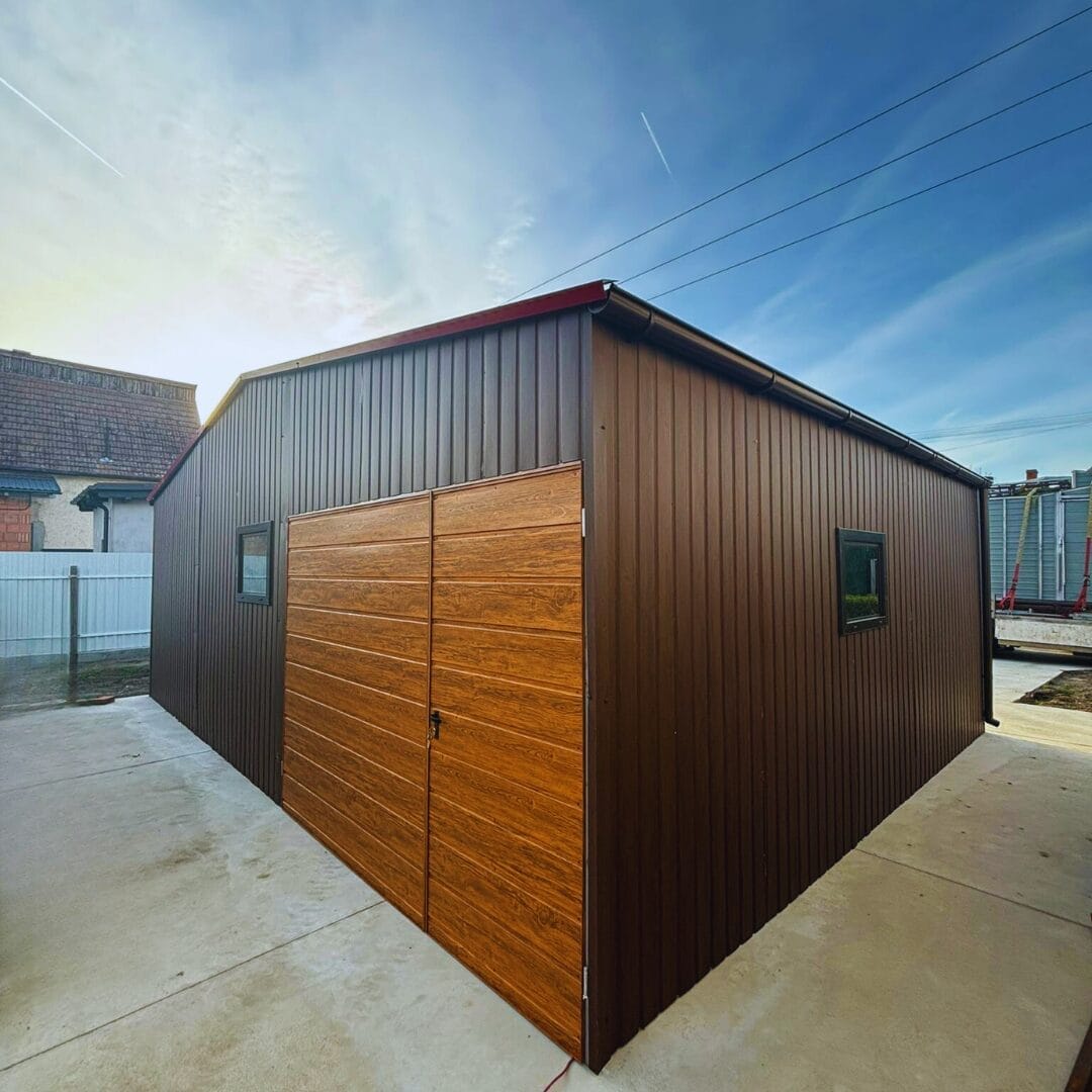 GARAŻ BLASZANY 8X6 DREWNOPODOBNY DWUSPADOWY